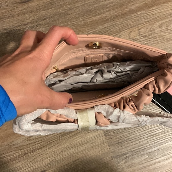 Pink purse - Picture 3 of 5